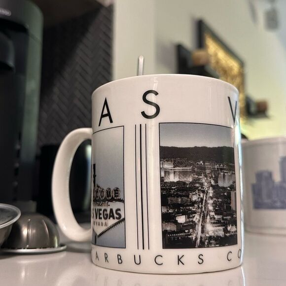 NWT 2005 Las Vegas Barista City Scenes - Picture 2 of 4